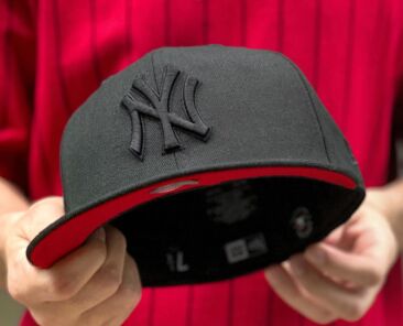 imgi_229_80364671-1-new-era-59fifty-mlb-ny-yankees-black-on-black-red-underbrim