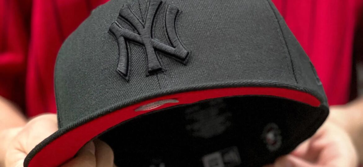 imgi_229_80364671-1-new-era-59fifty-mlb-ny-yankees-black-on-black-red-underbrim