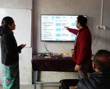 imgi_421_experiential-teacher-training-session-on-how-to-use-smart-class-app-and-content-on-smart-tv-by-idream-education