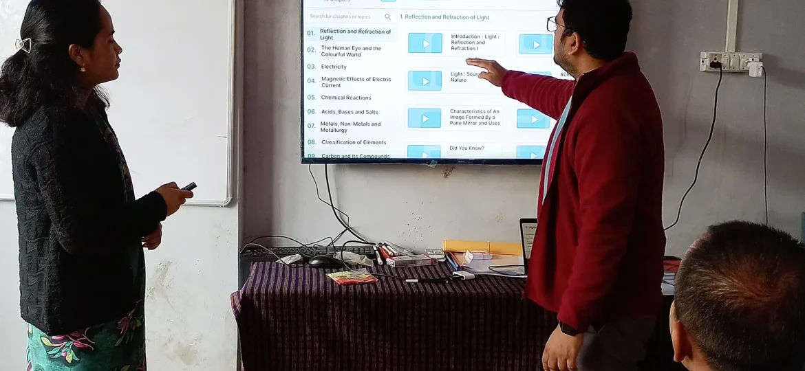 imgi_421_experiential-teacher-training-session-on-how-to-use-smart-class-app-and-content-on-smart-tv-by-idream-education